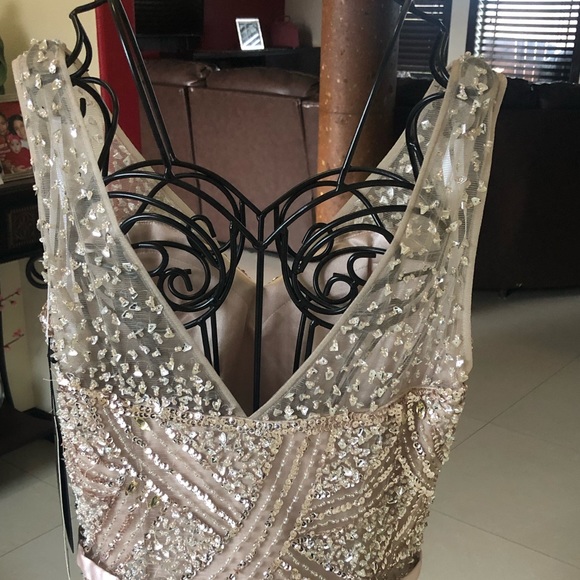 Beautiful Dress π π - Picture 7 of 8